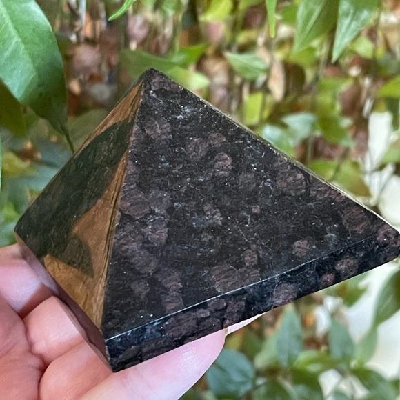 Genuine black tourmaline and Garnet pyramids - Picture 6 of 6